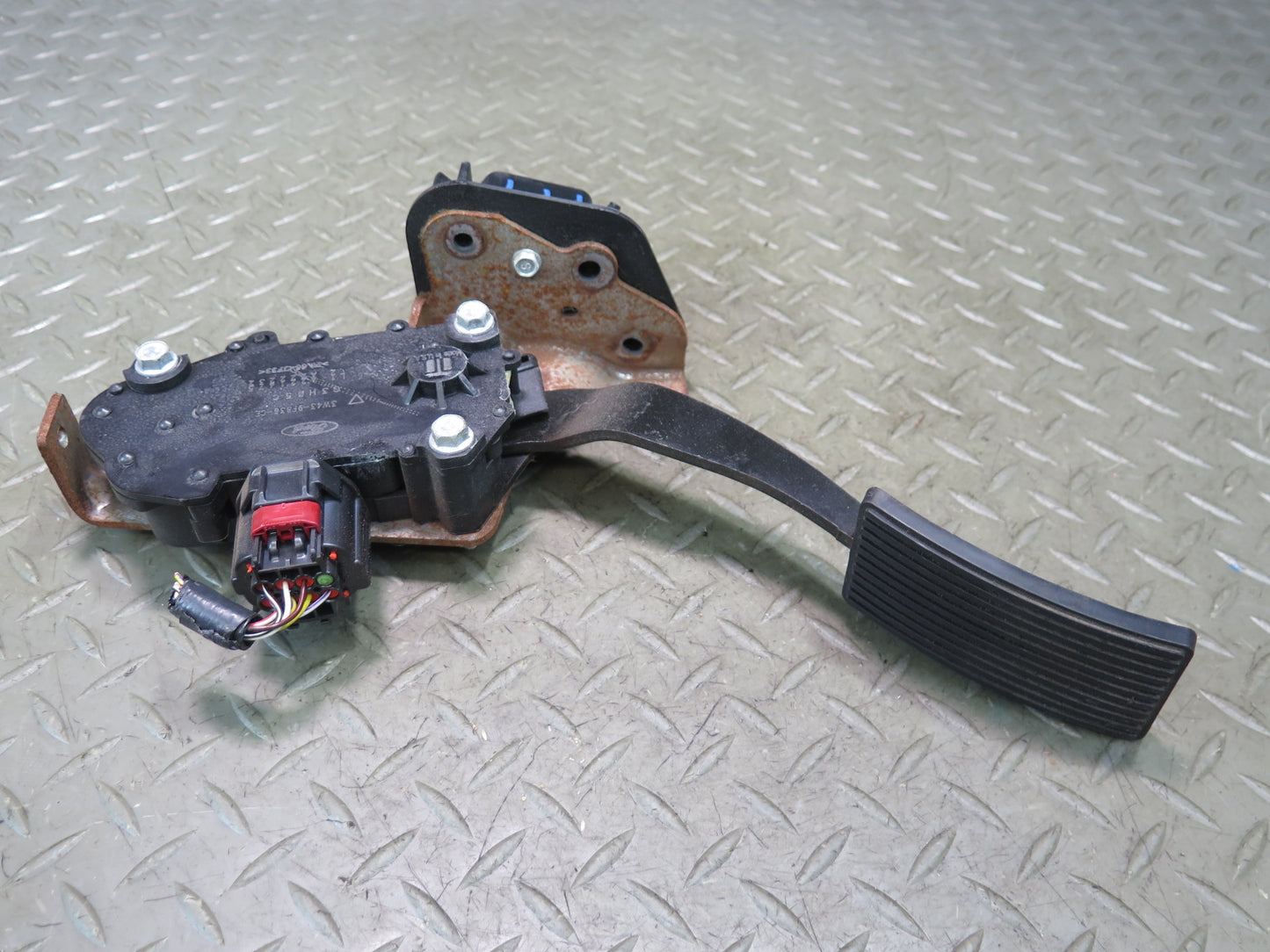 02-05 Ford Thunderbird A/T Gas Acceleration Throttle Pedal Assembly OEM