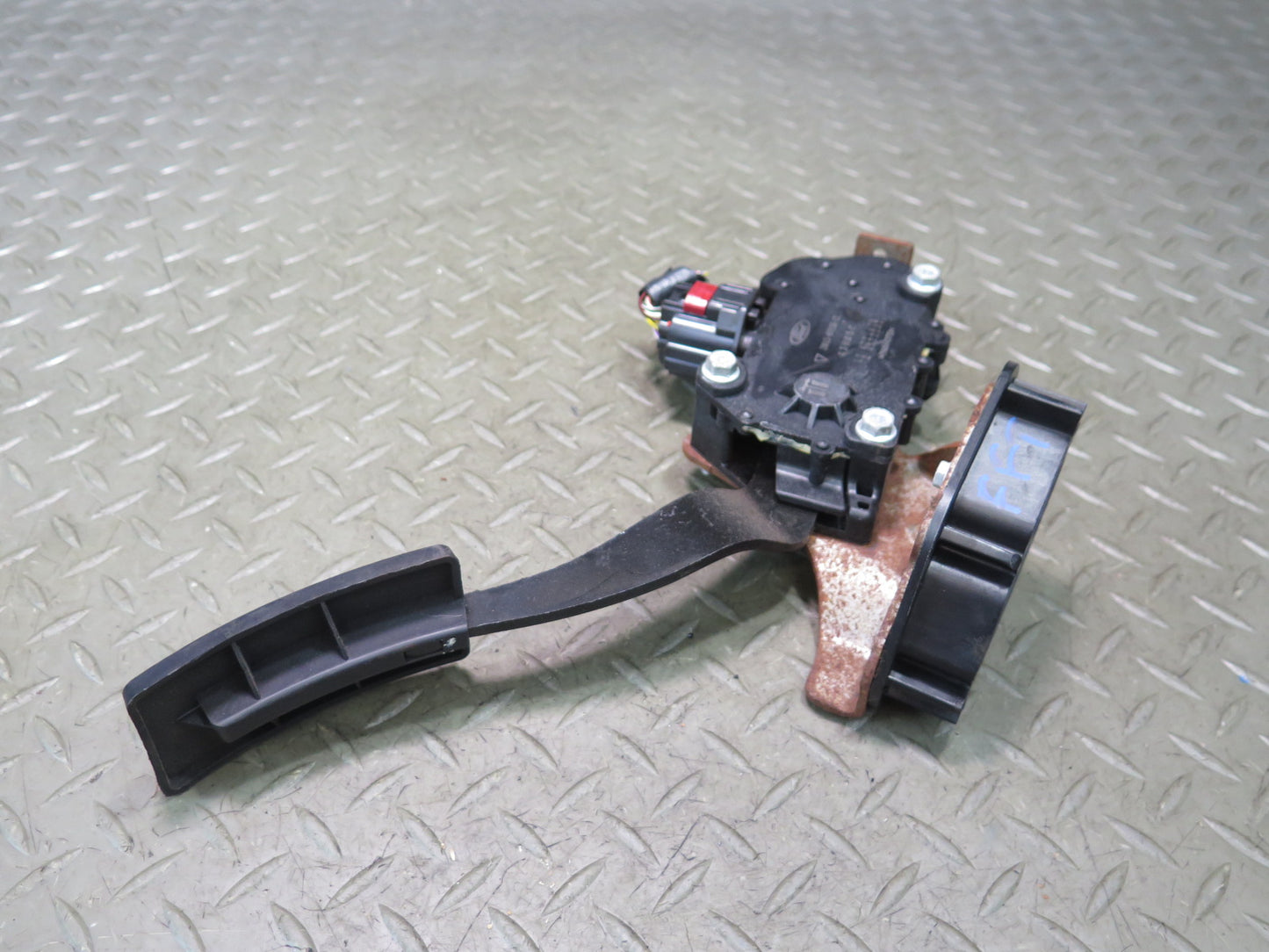 02-05 Ford Thunderbird A/T Gas Acceleration Throttle Pedal Assembly OEM