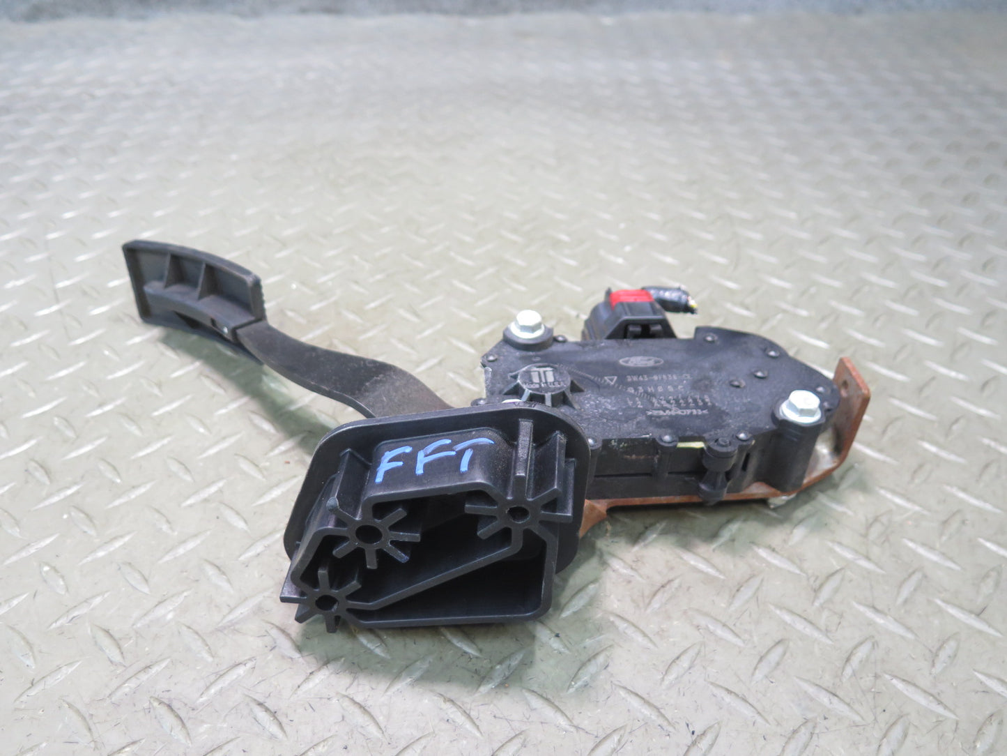02-05 Ford Thunderbird A/T Gas Acceleration Throttle Pedal Assembly OEM