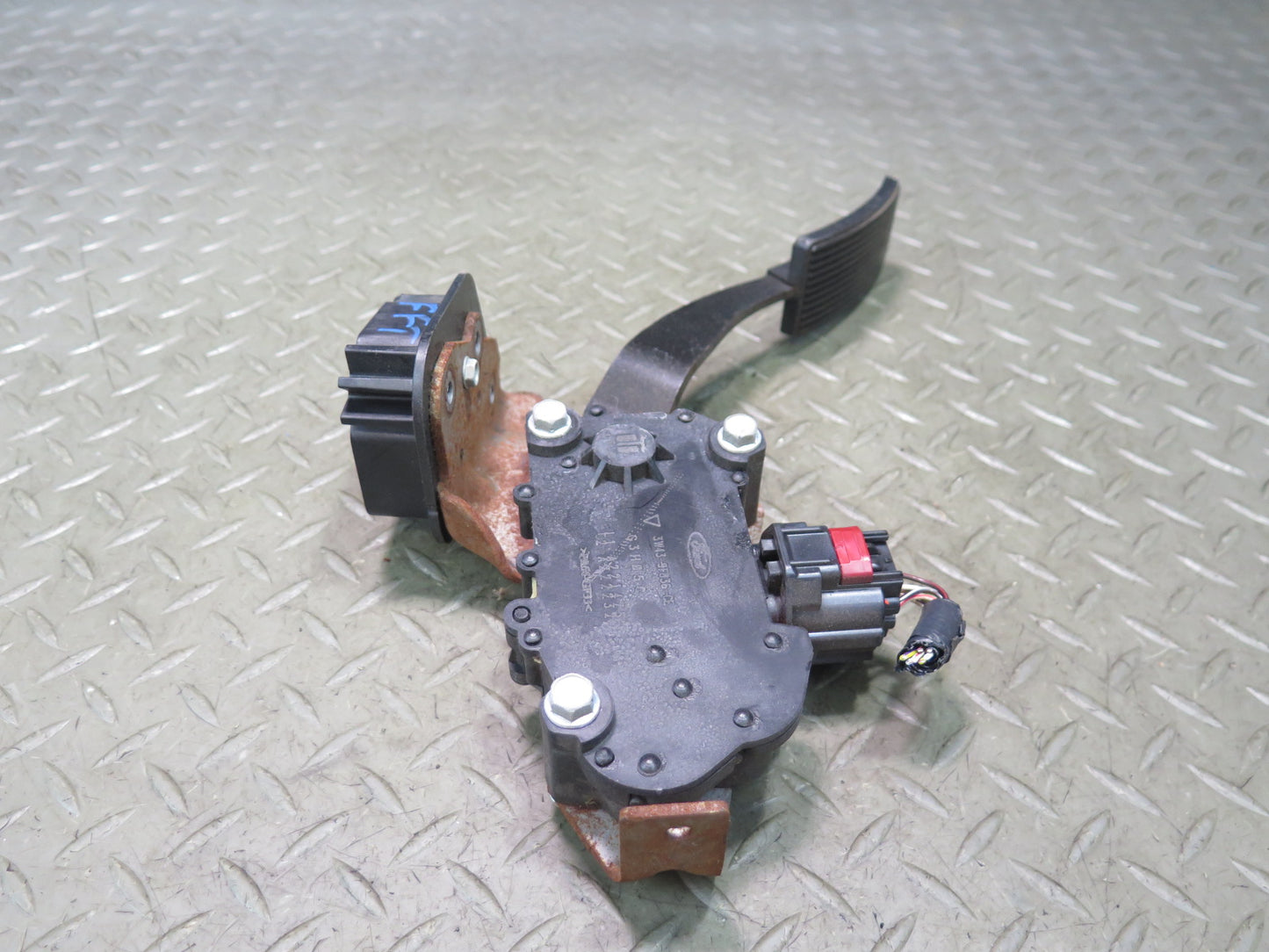 02-05 Ford Thunderbird A/T Gas Acceleration Throttle Pedal Assembly OEM