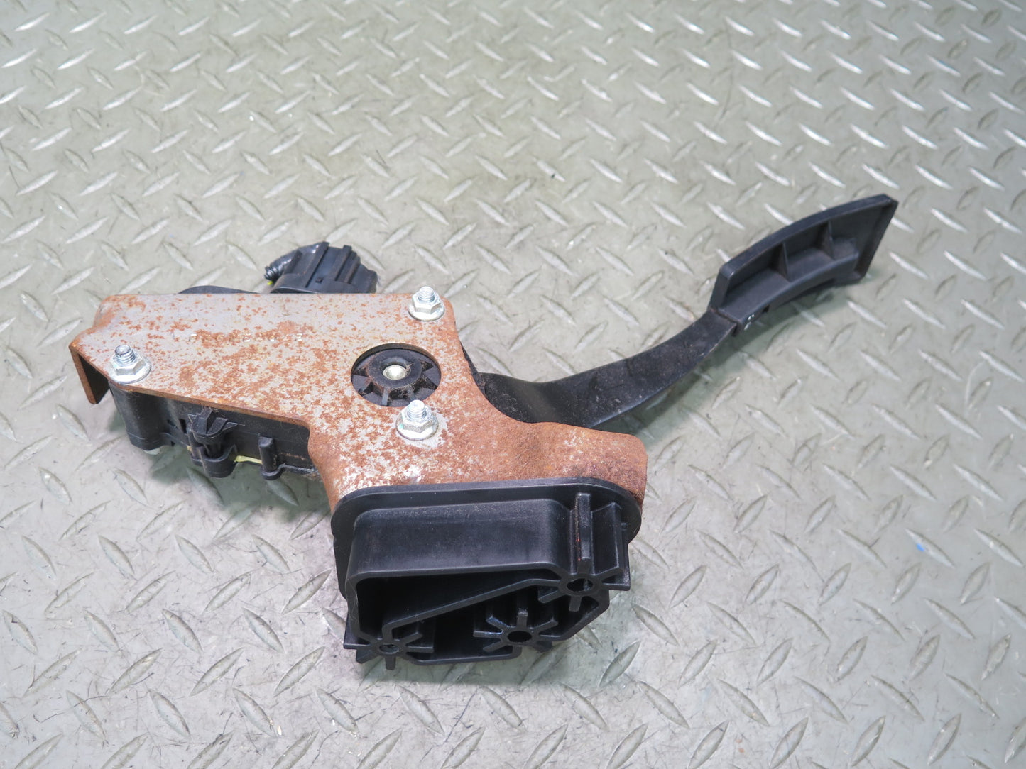 02-05 Ford Thunderbird A/T Gas Acceleration Throttle Pedal Assembly OEM