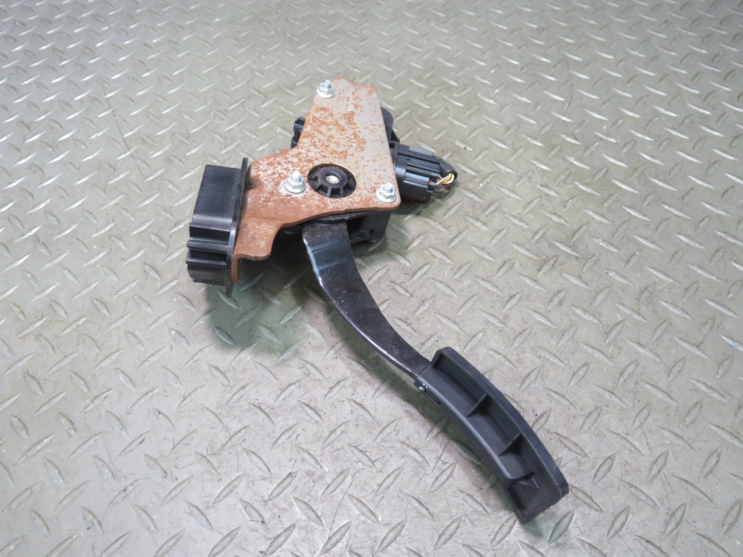 02-05 Ford Thunderbird A/T Gas Acceleration Throttle Pedal Assembly OEM