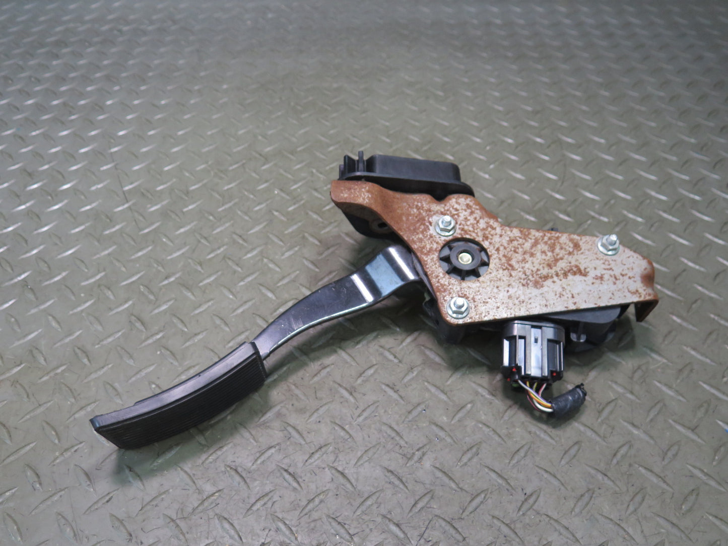 02-05 Ford Thunderbird A/T Gas Acceleration Throttle Pedal Assembly OEM