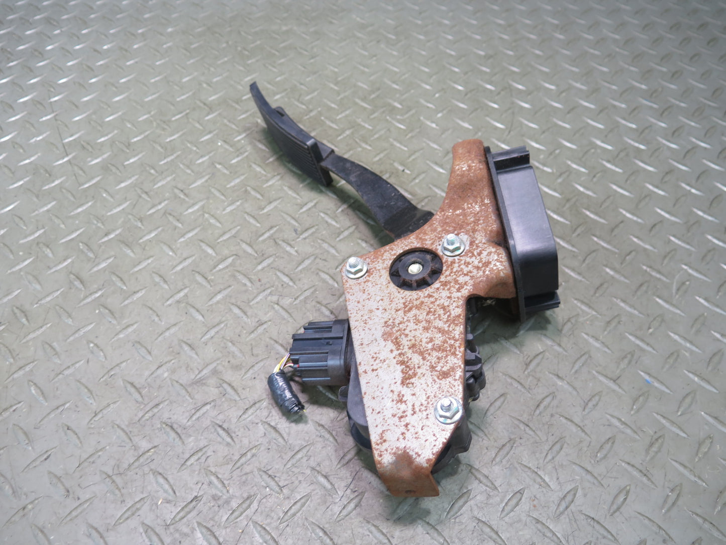 02-05 Ford Thunderbird A/T Gas Acceleration Throttle Pedal Assembly OEM