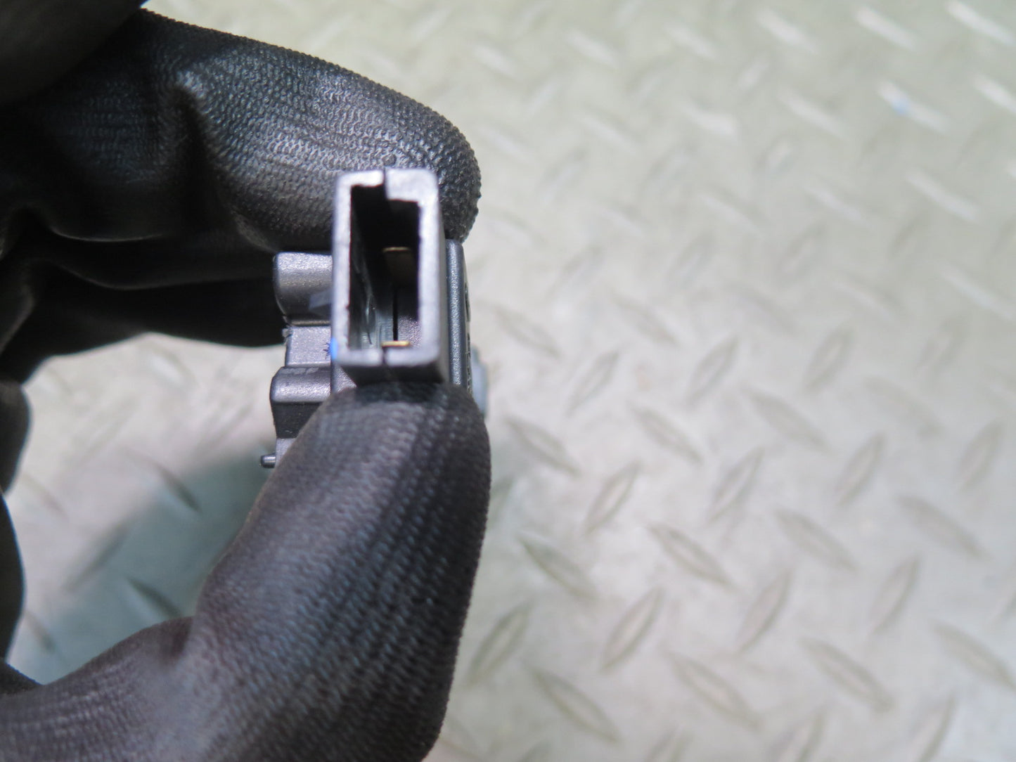 02-05 Ford Thunderbird Glove Box Lock Striker Light Switch OEM