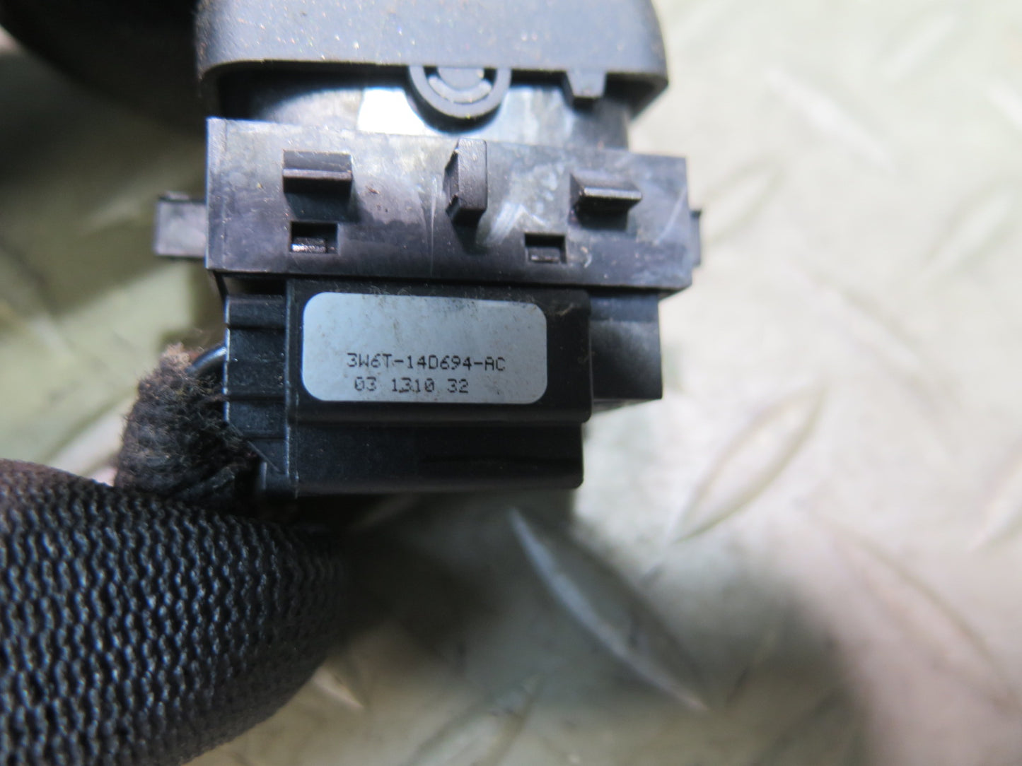 02-05 Ford Thunderbird Right Heated Seat Heater Switch 3W6T-14D694-AC OEM