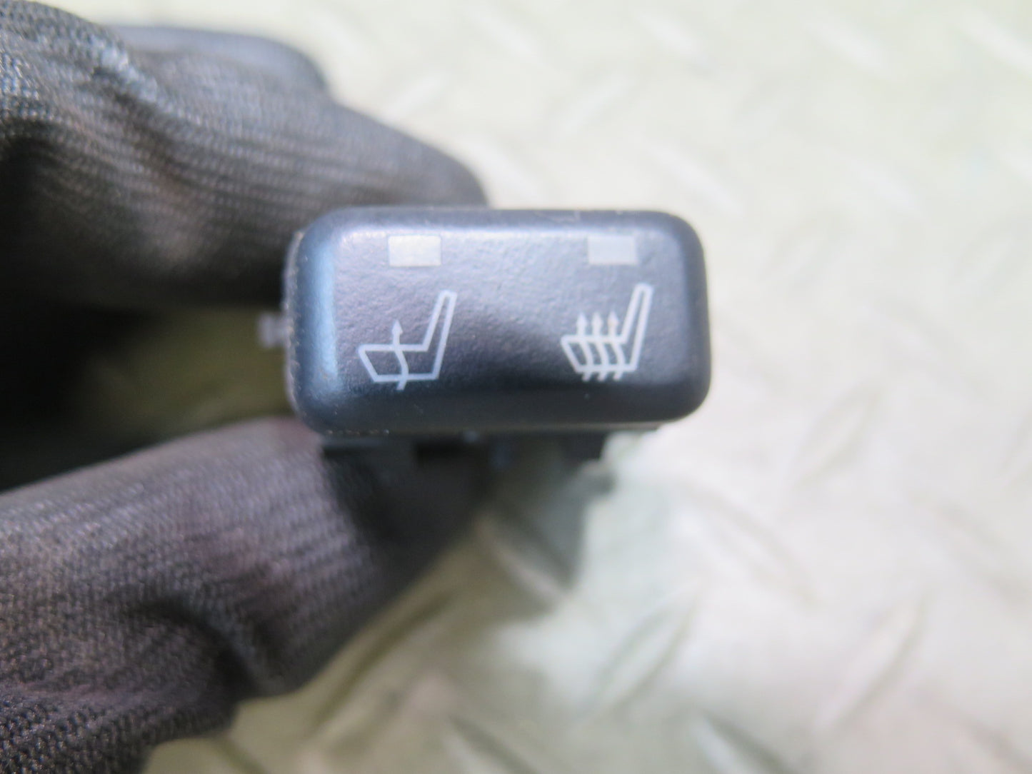 02-05 Ford Thunderbird Right Heated Seat Heater Switch 3W6T-14D694-AC OEM