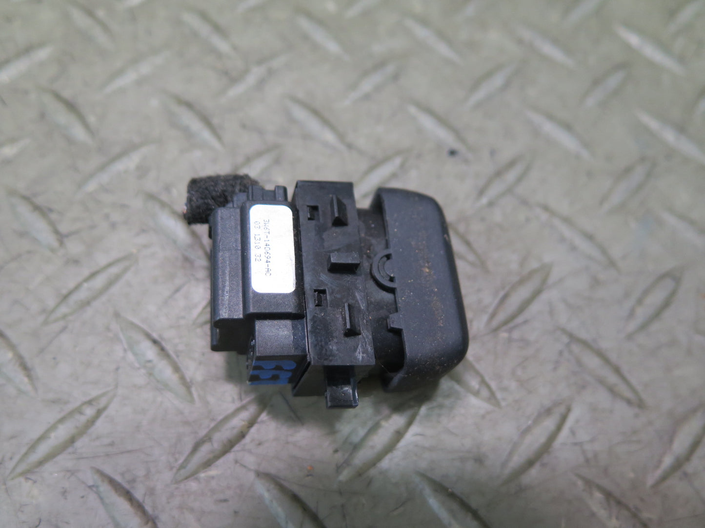 02-05 Ford Thunderbird Right Heated Seat Heater Switch 3W6T-14D694-AC OEM