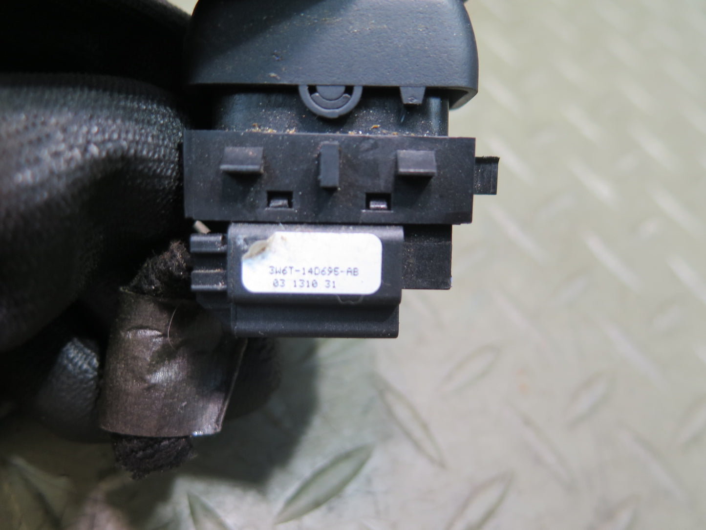 02-05 Ford Thunderbirdl Left Driver Heated Seat Heater Switch 3W6T-14D695-AB OEM