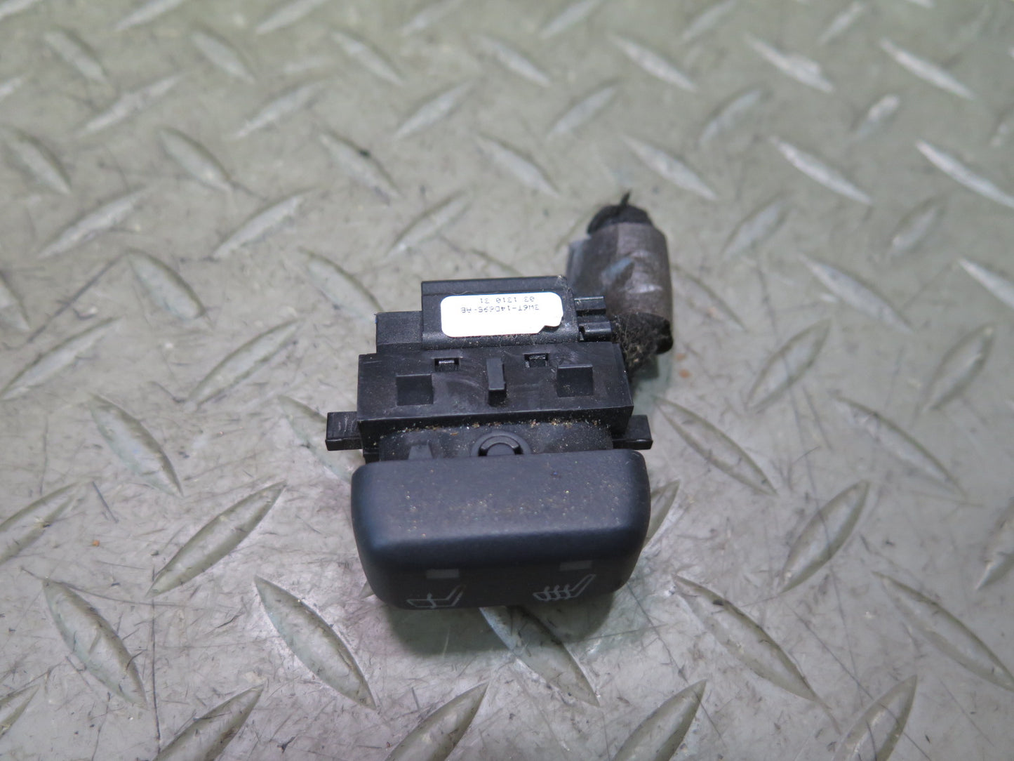 02-05 Ford Thunderbirdl Left Driver Heated Seat Heater Switch 3W6T-14D695-AB OEM