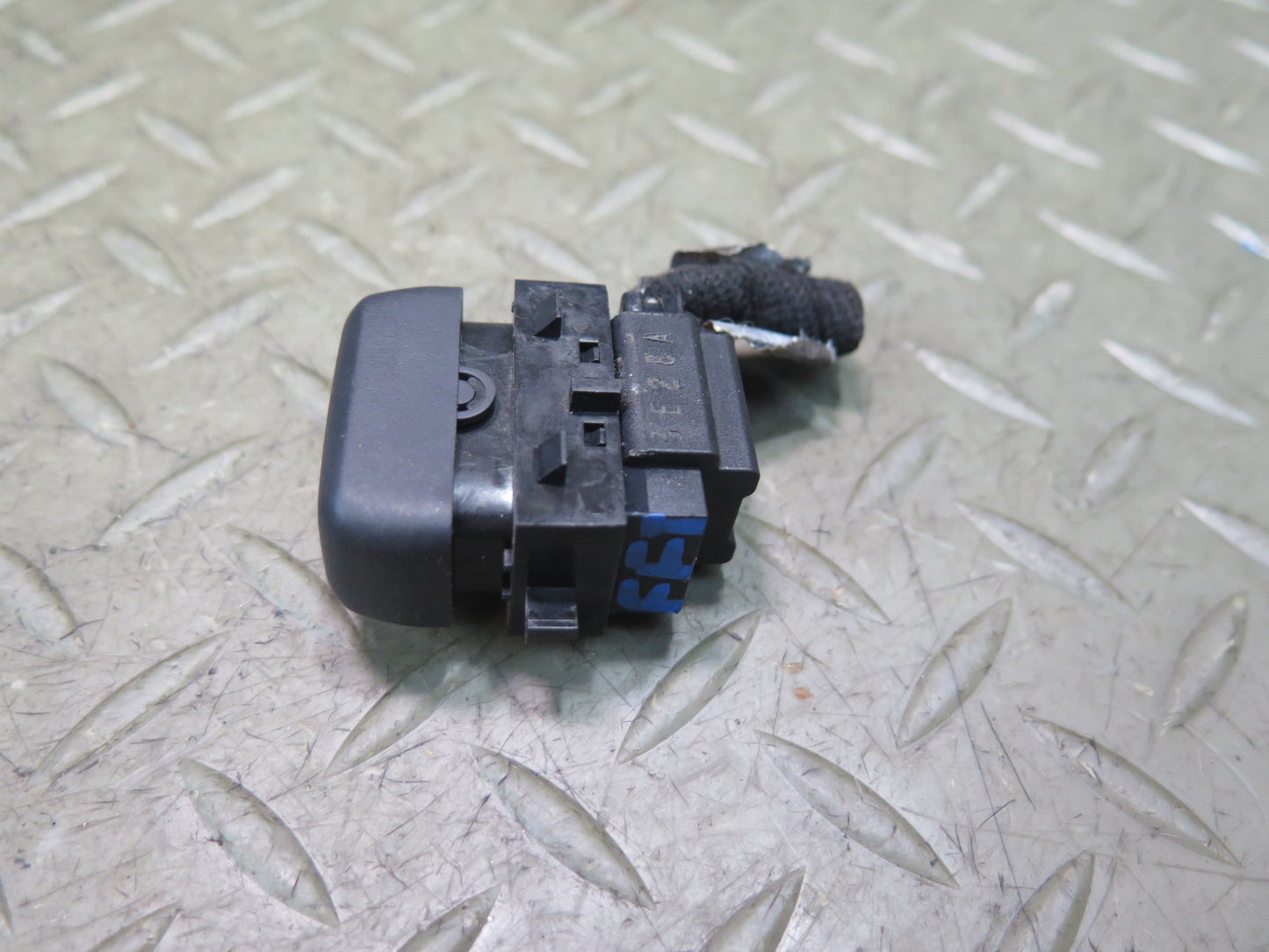 02-05 Ford Thunderbirdl Left Driver Heated Seat Heater Switch 3W6T-14D695-AB OEM