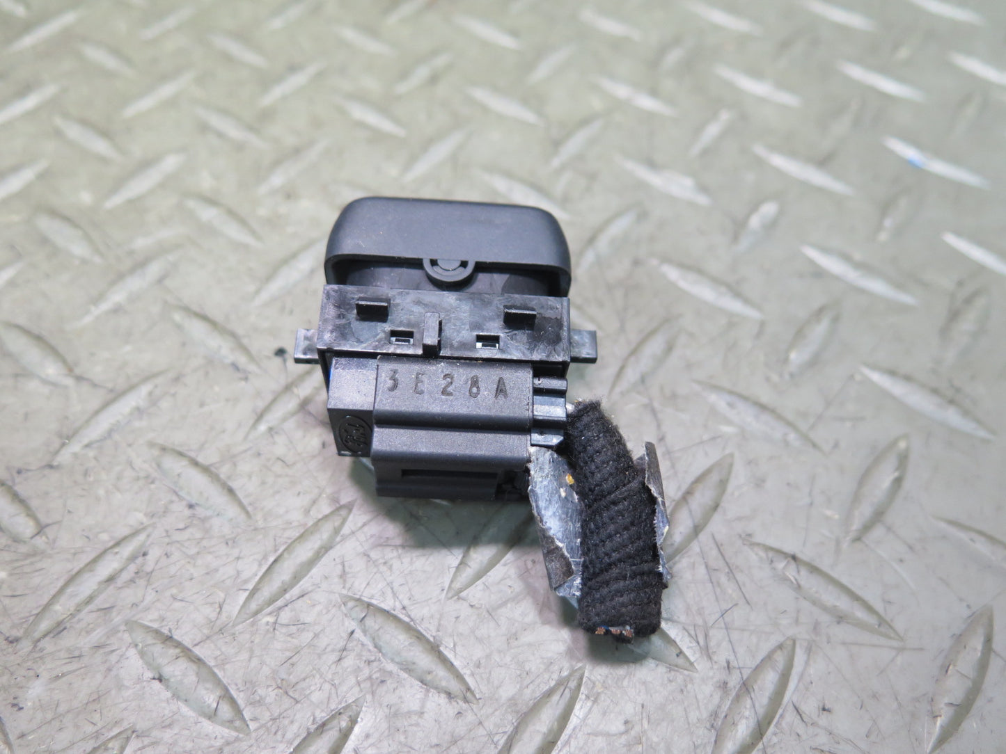 02-05 Ford Thunderbirdl Left Driver Heated Seat Heater Switch 3W6T-14D695-AB OEM