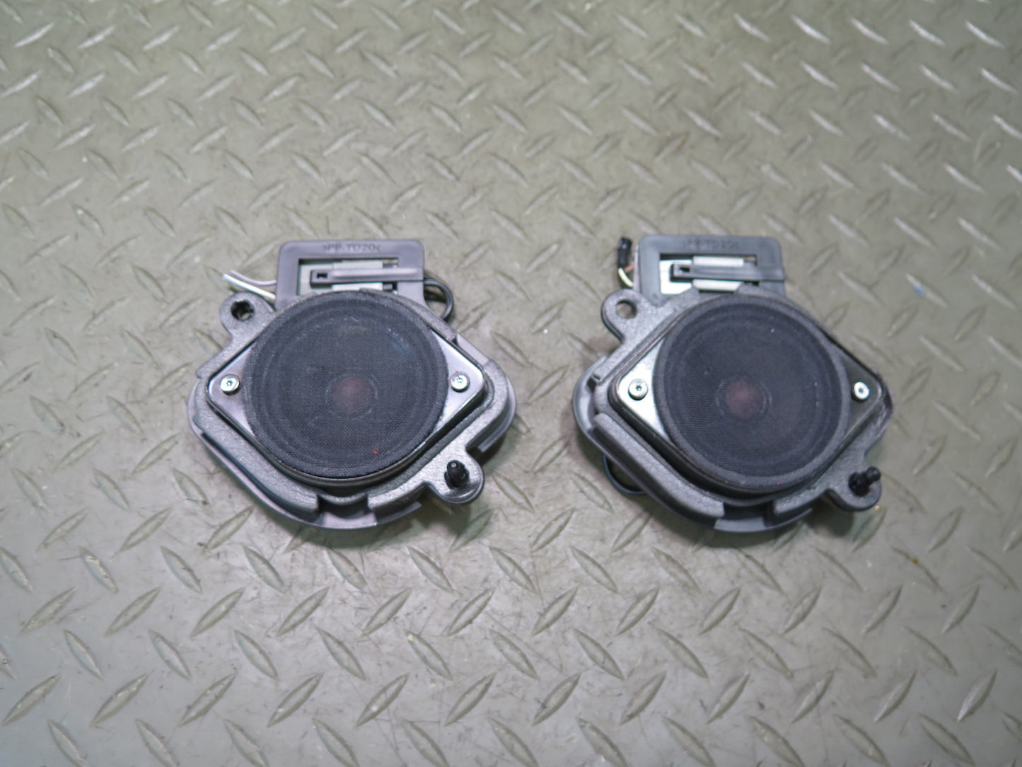 02-05 Ford Thunderbird Set of 2 Dash Front Left & Right Audio Speaker OEM