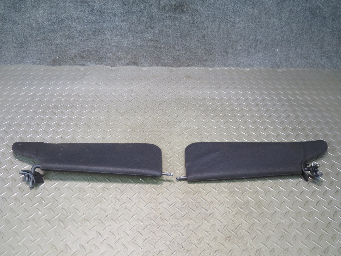 02-05 Ford Thunderbird Set of 2 Left & Right Sun Visor Black OEM