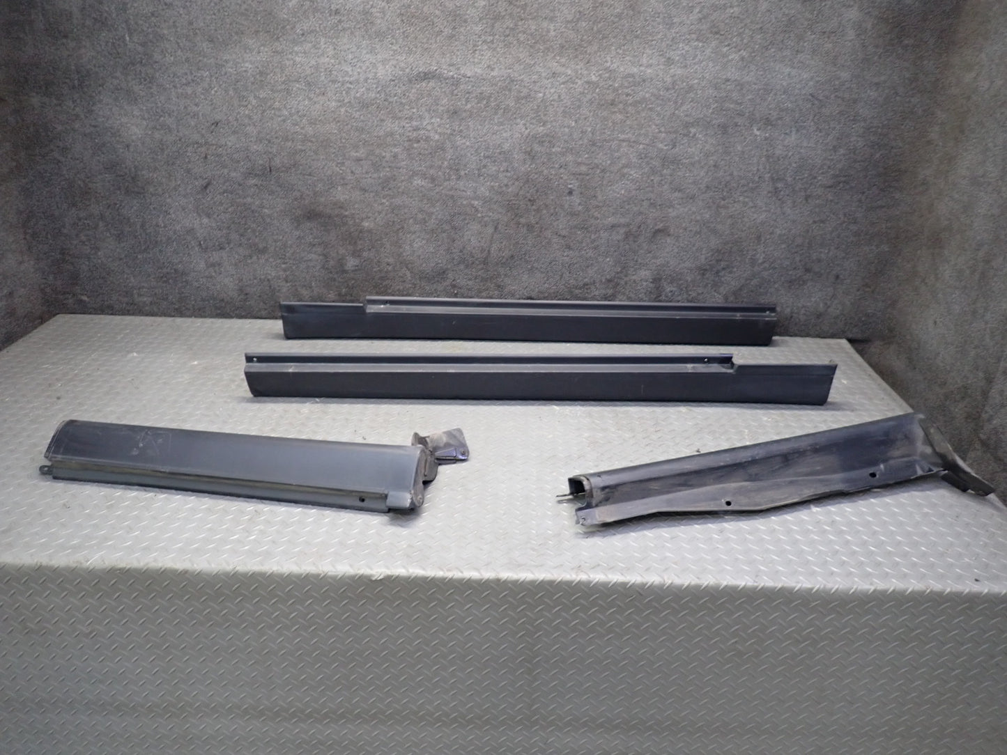 99-01 Toyota Crown JZS175 Set of 4 Left & Right Side Skirt Rocker Panel OEM