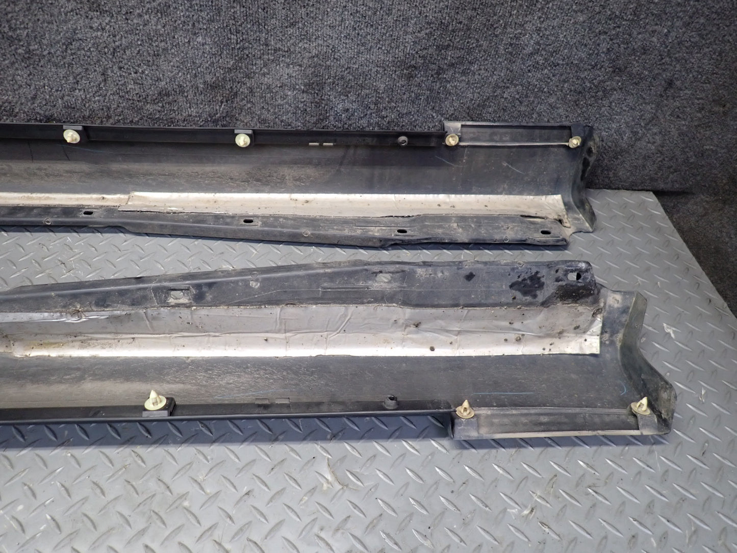 99-01 Toyota Crown JZS175 Set of 4 Left & Right Side Skirt Rocker Panel OEM