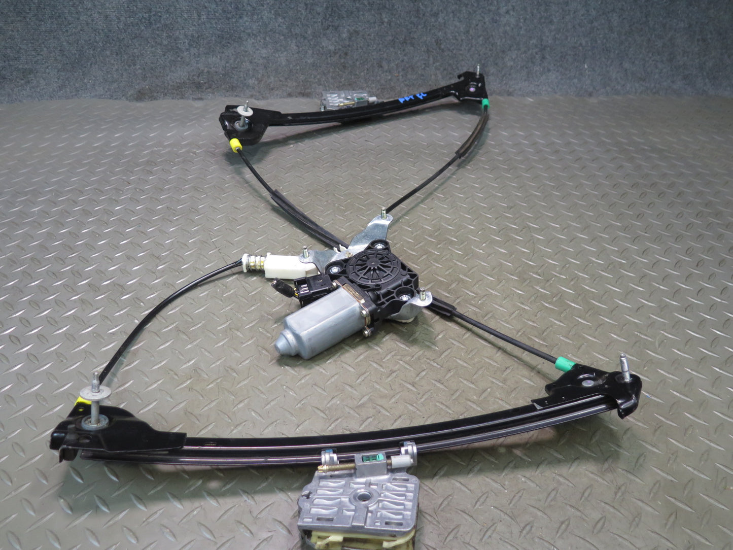 02-05 Ford Thunderbird Left Driver Side Door Window Regulator w Motor OEM
