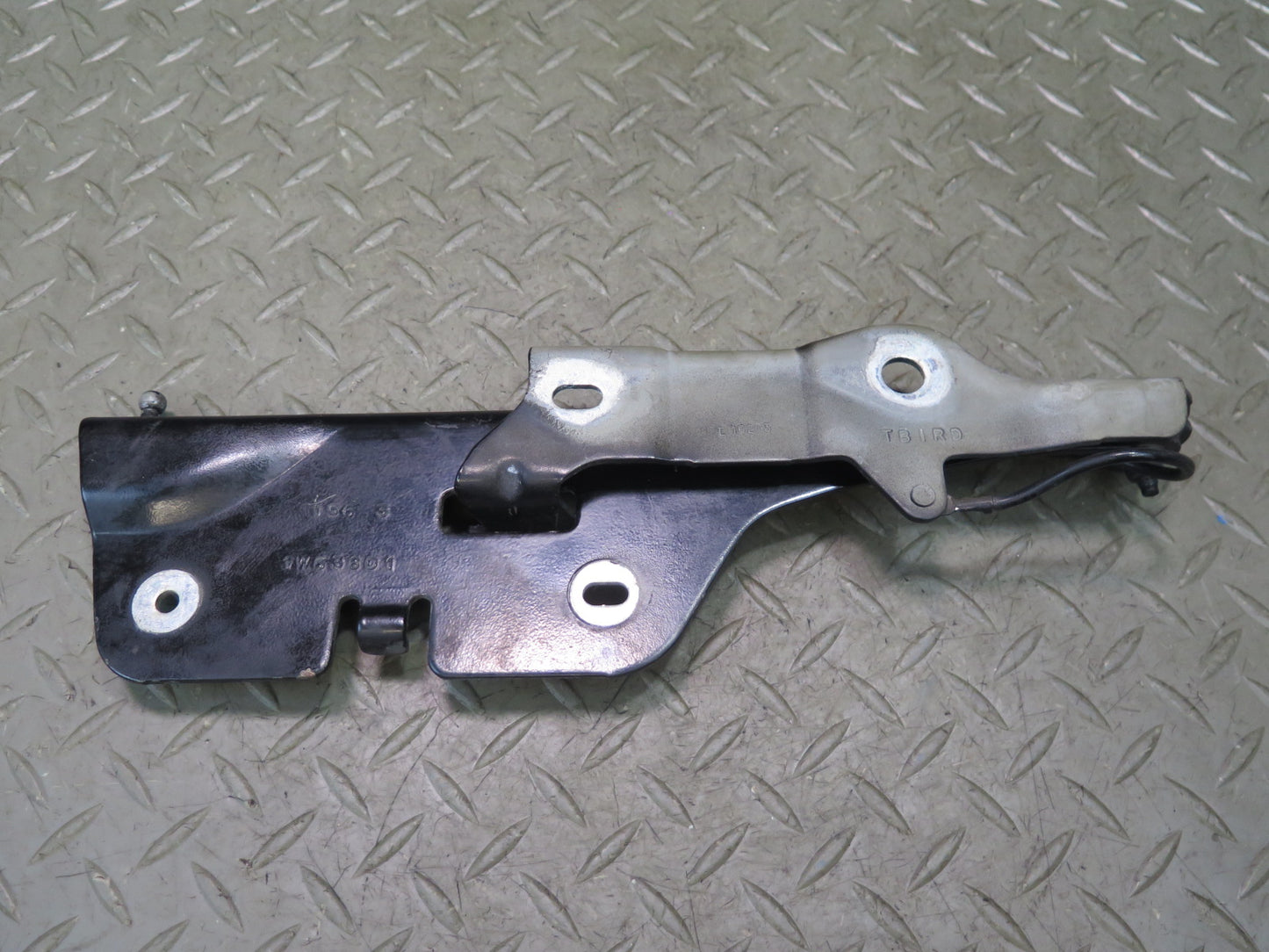 02-05 Ford Thunderbird Set of 2 Front Left & Right Hood Hinge Ebony OEM