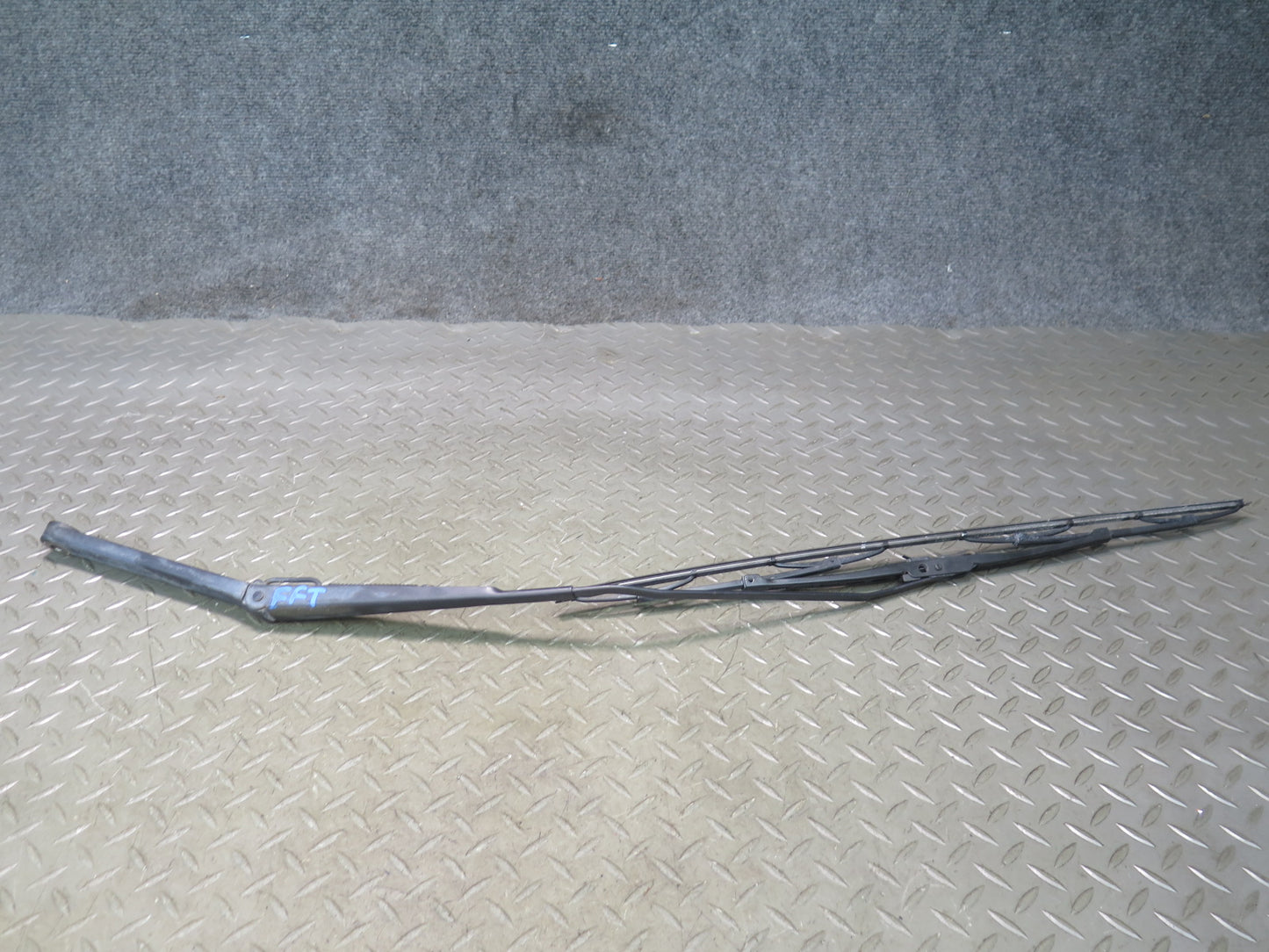 02-05 Ford Thunderbird Set of 2 Front Left & Right Wiper Arm OEM