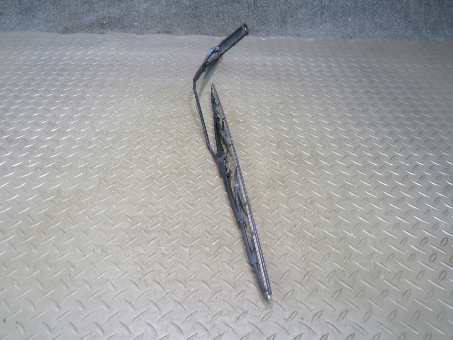 02-05 Ford Thunderbird Set of 2 Front Left & Right Wiper Arm OEM