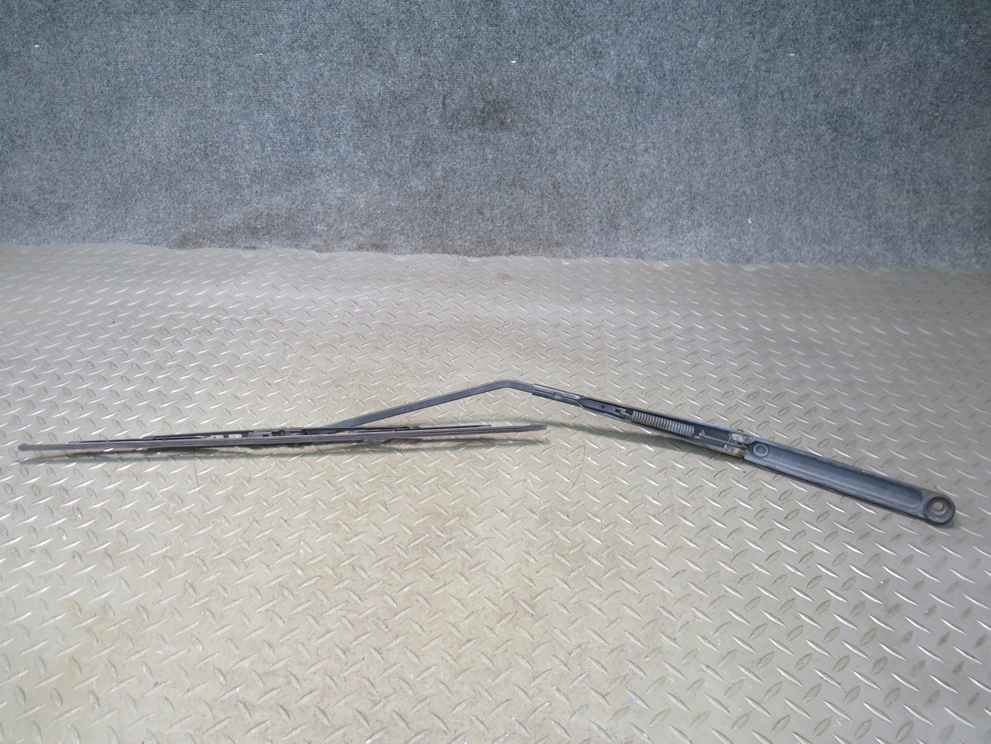 02-05 Ford Thunderbird Set of 2 Front Left & Right Wiper Arm OEM