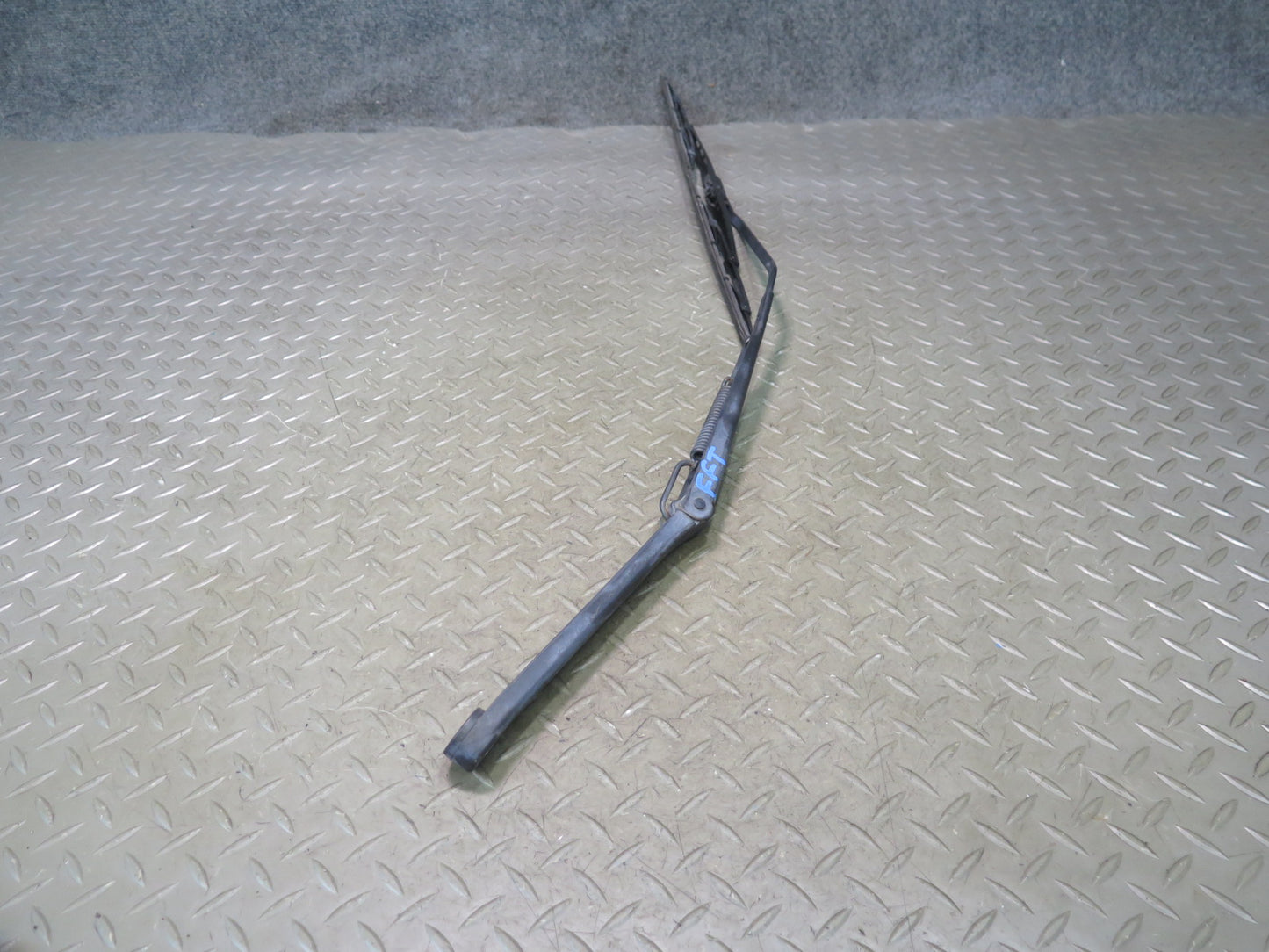 02-05 Ford Thunderbird Set of 2 Front Left & Right Wiper Arm OEM