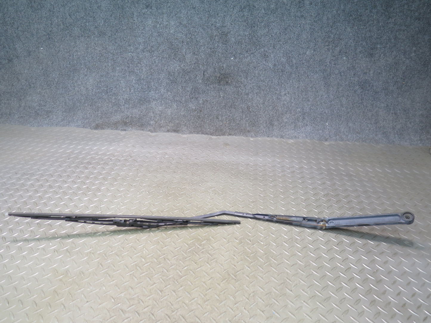 02-05 Ford Thunderbird Set of 2 Front Left & Right Wiper Arm OEM