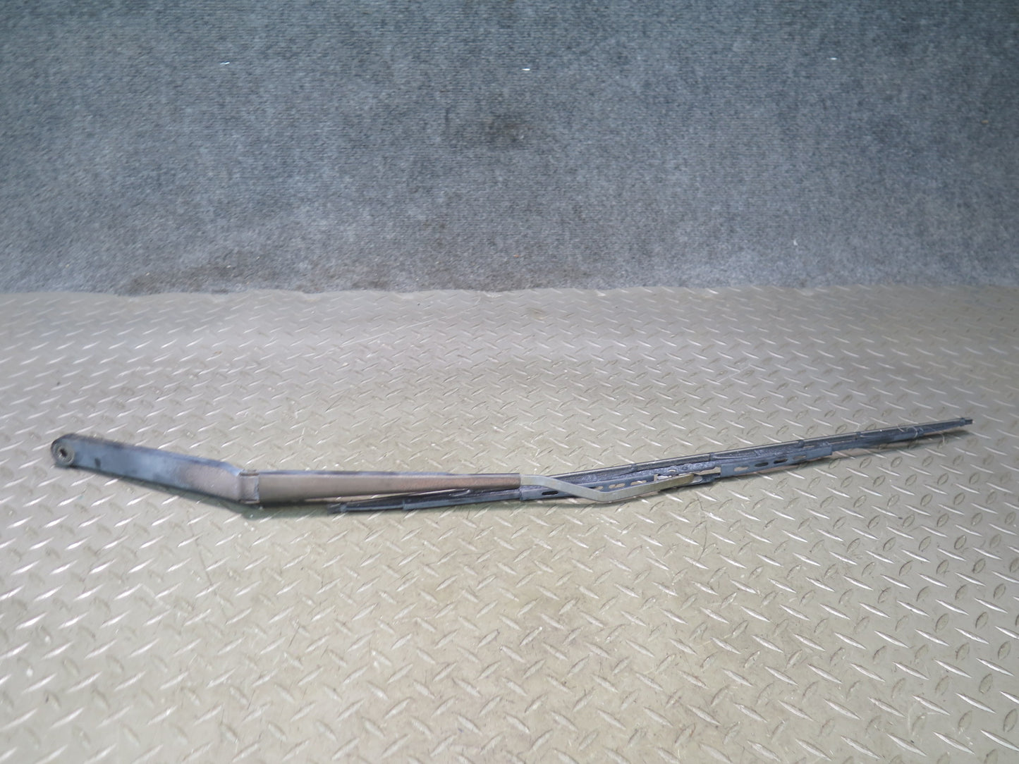 02-05 Ford Thunderbird Set of 2 Front Left & Right Wiper Arm OEM