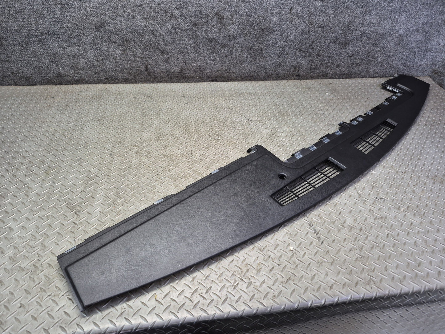 2003-2007 Hummer H2 Dash Upper Defrost Air Vent Grille Trim Panel 15102556