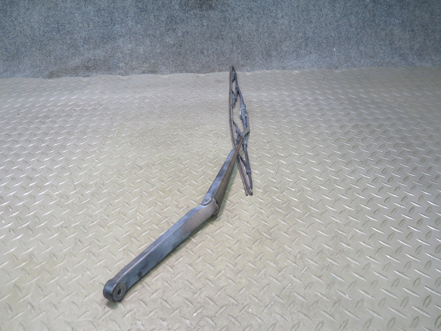 02-05 Ford Thunderbird Set of 2 Front Left & Right Wiper Arm OEM