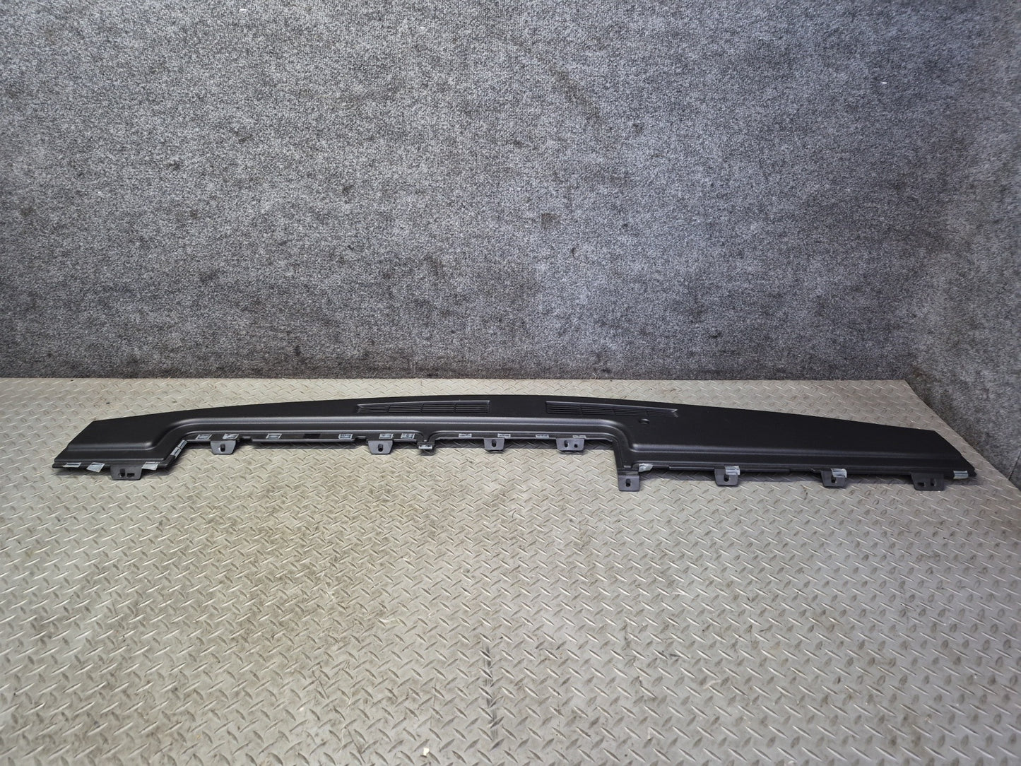 2003-2007 Hummer H2 Dash Upper Defrost Air Vent Grille Trim Panel 15102556