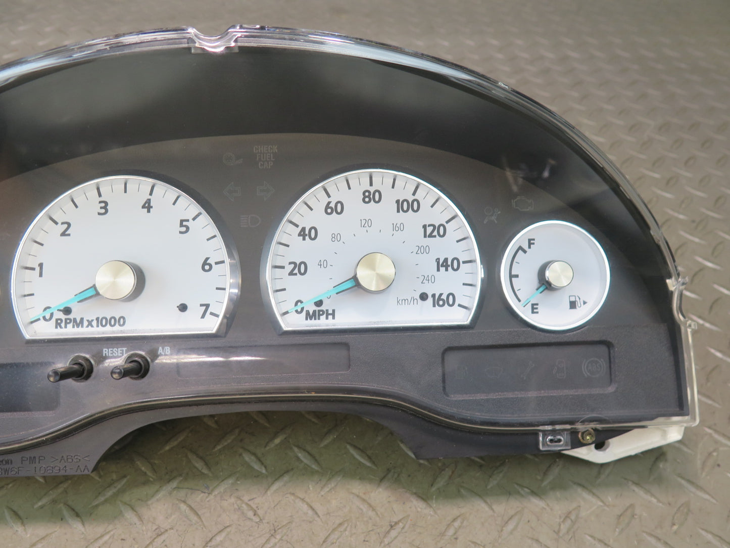 04-05 Ford Thunderbird Instrument Cluster Gauge Speedometer 3W6F-10894-AA OEM