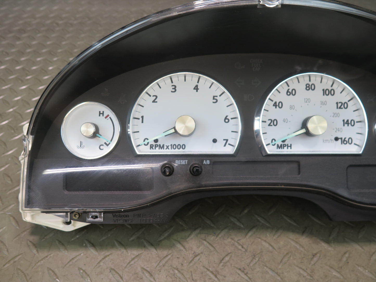 04-05 Ford Thunderbird Instrument Cluster Gauge Speedometer 3W6F-10894-AA OEM
