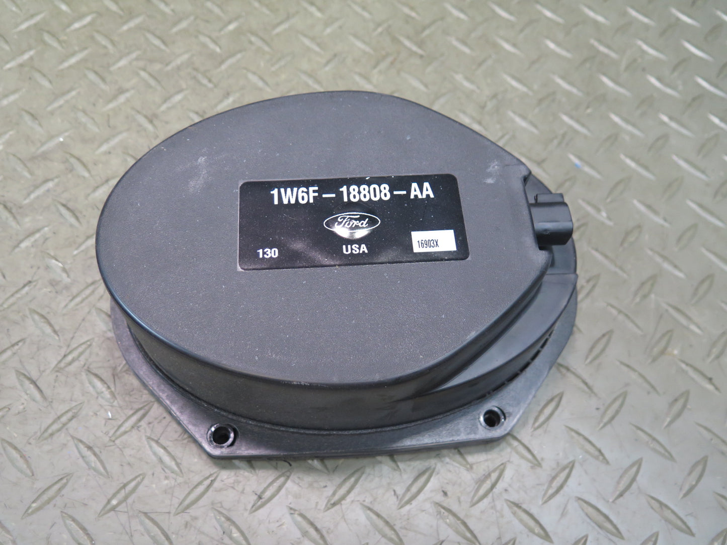 02-05 Ford Thunderbird Set of 2 Rear Left & Right Speaker 1W6F-18808-AA OEM