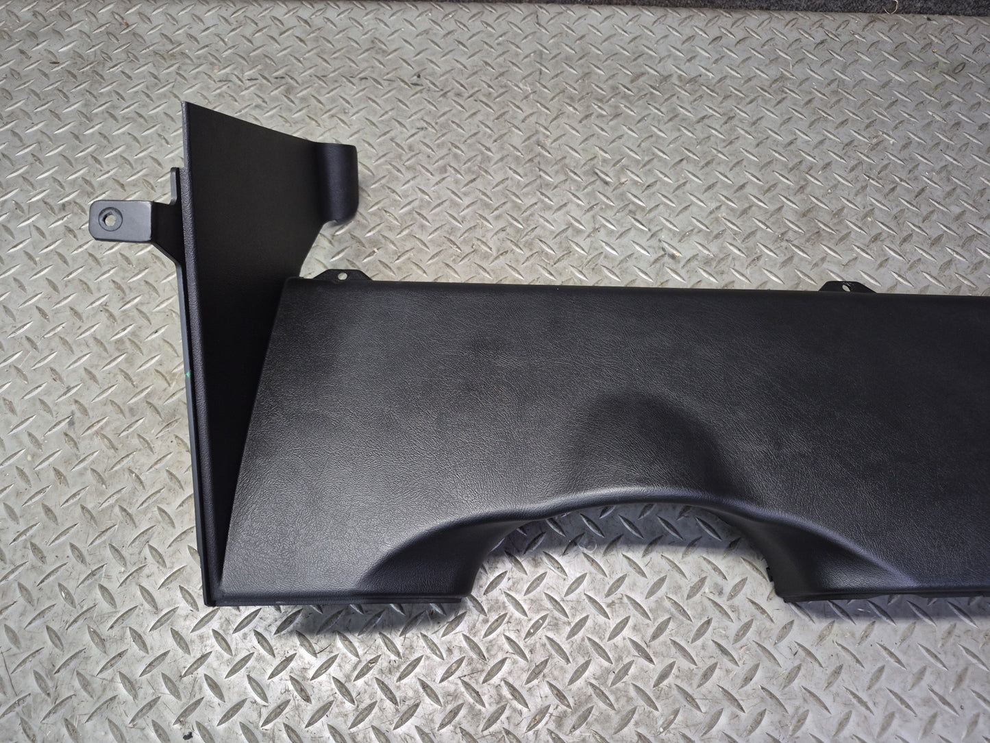 2003-2007 Hummer H2 Dash Front Left Lower Knee Trim Cover Panel 15058424