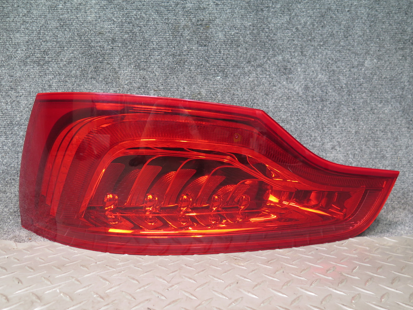 10-15 Audi 4L Q7 Rear Right Tail Light Lamp 4L0945094G OEM