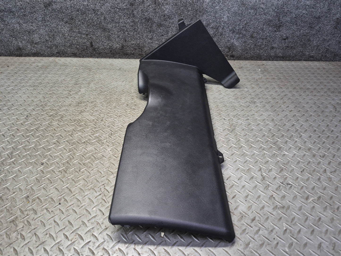 2003-2007 Hummer H2 Dash Front Left Lower Knee Trim Cover Panel 15058424