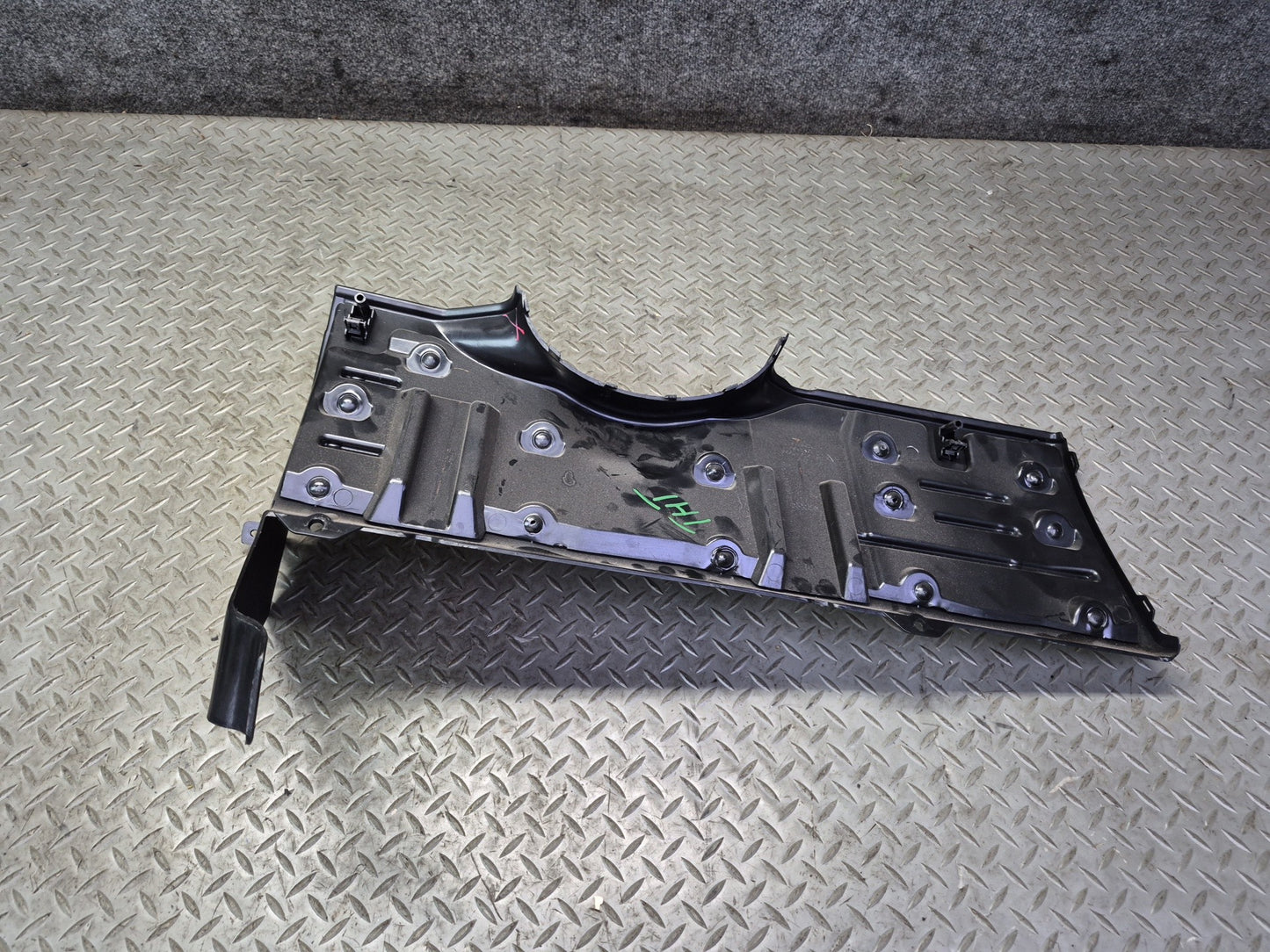 2003-2007 Hummer H2 Dash Front Left Lower Knee Trim Cover Panel 15058424