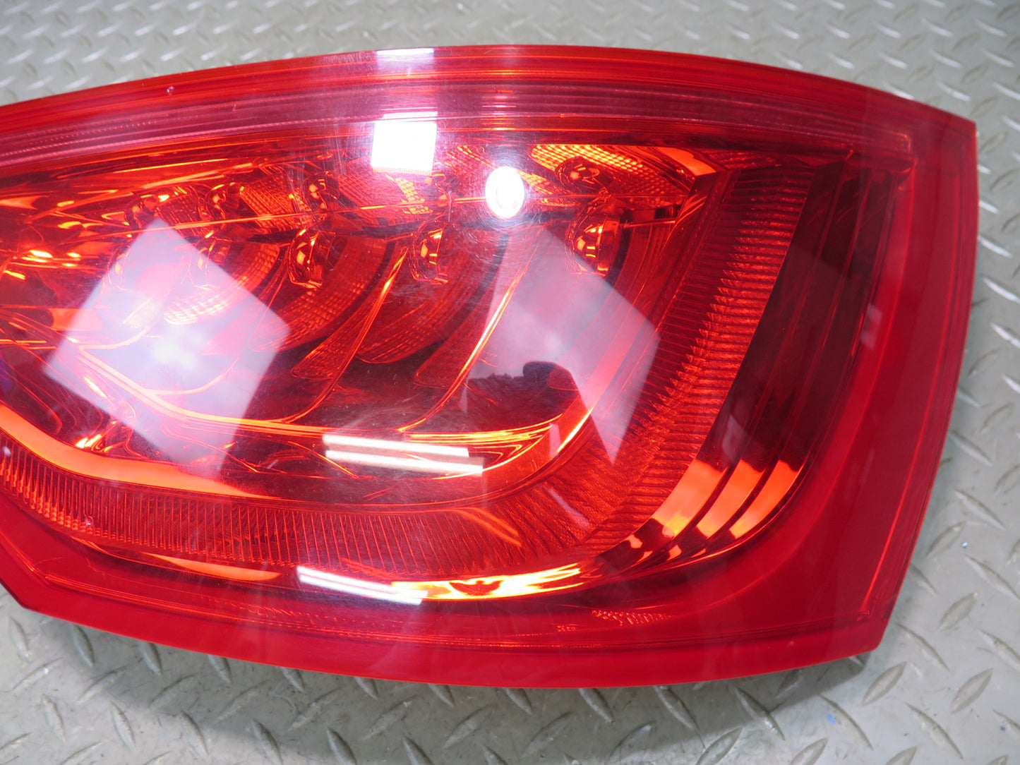 10-15 Audi 4L Q7 Rear Right Tail Light Lamp 4L0945094G OEM