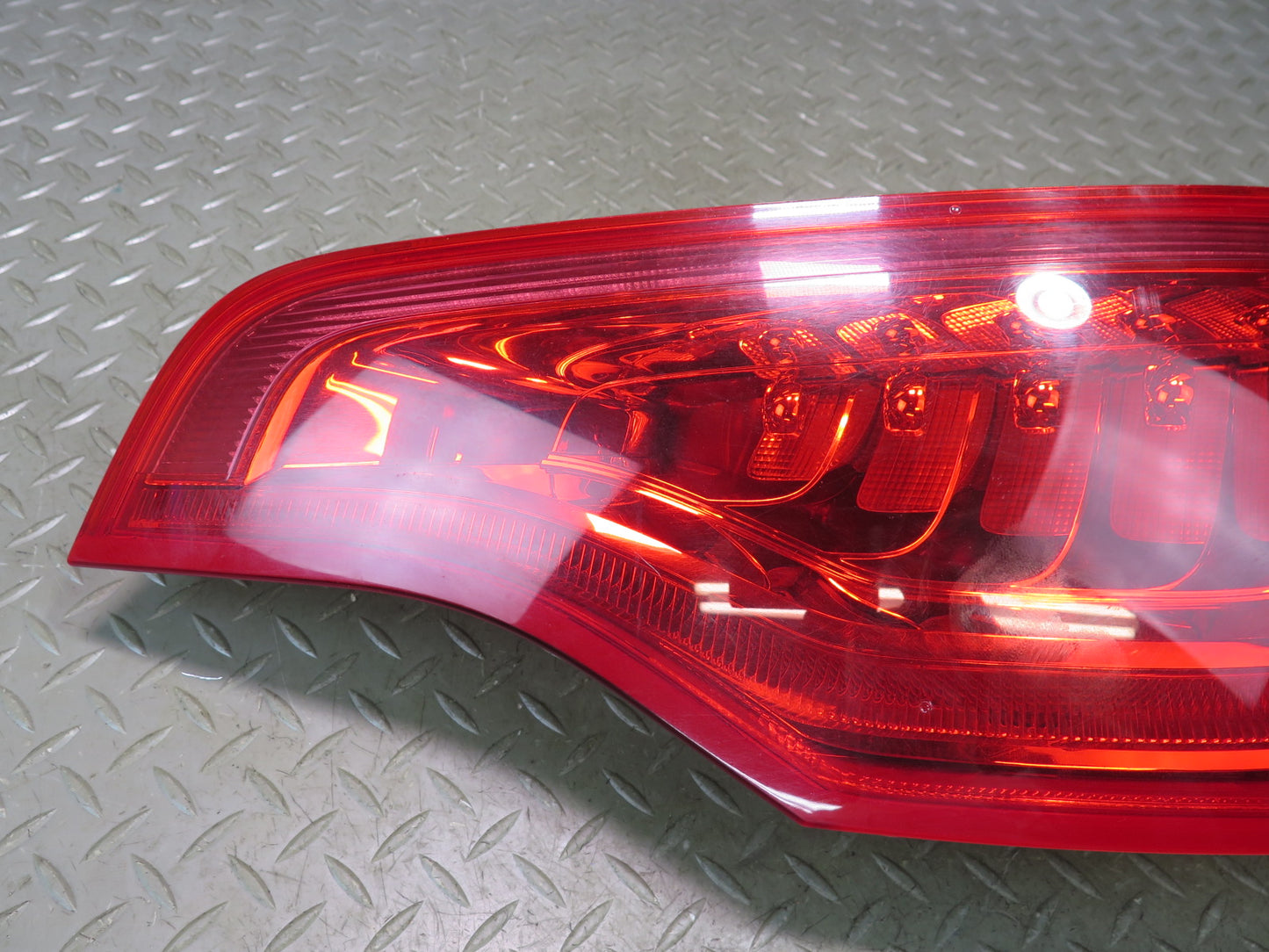 10-15 Audi 4L Q7 Rear Right Tail Light Lamp 4L0945094G OEM