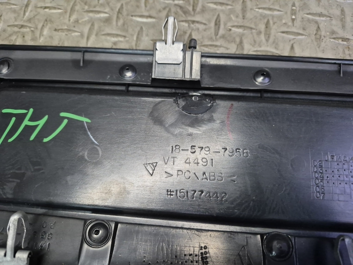 2003-2007 Hummer H2 Dash Front Right Trim Cover Panel w Air Vent 15177442