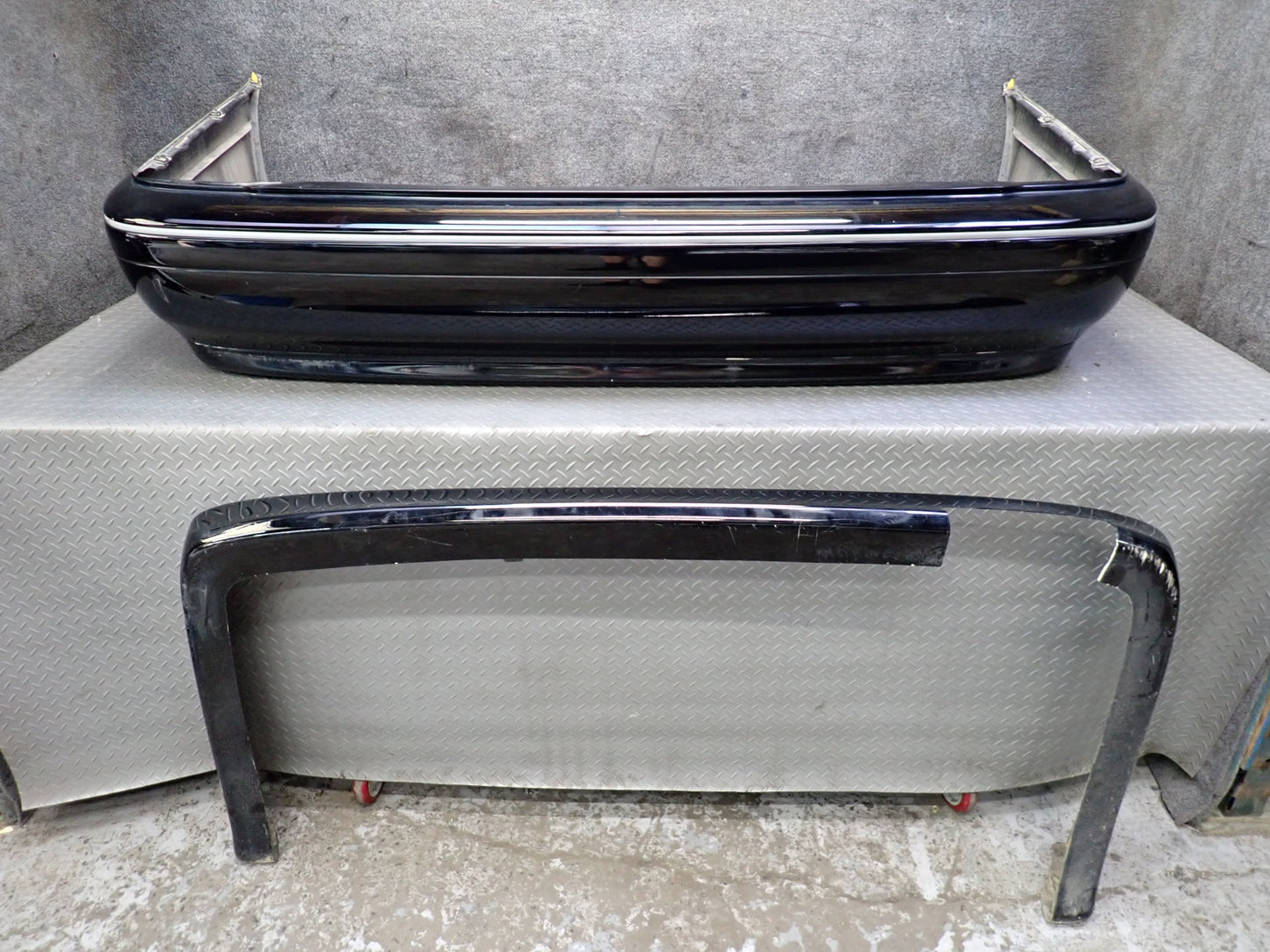 99-01 Toyota Crown JZS175 Rear Bumper Cover w Body KIT Black Set OEM