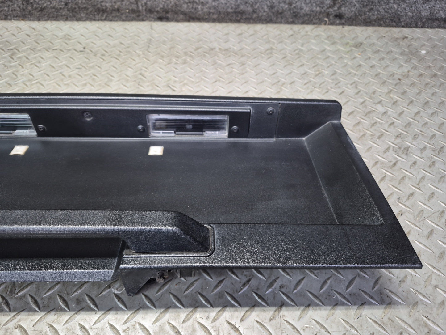 2003-2005 Hummer H2 Rear Trunk Lid Liftgate License Plate Panel w Handle