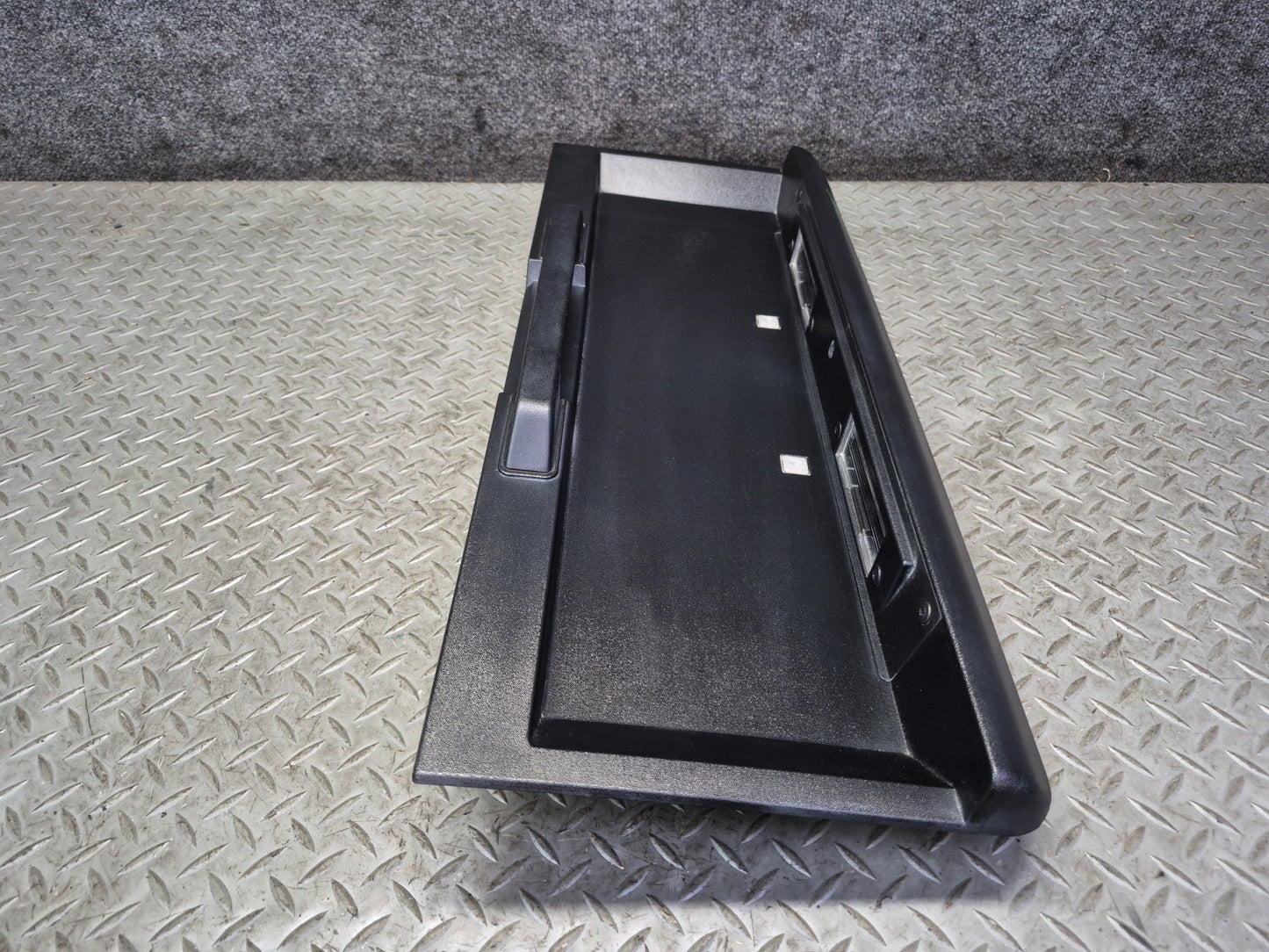 2003-2005 Hummer H2 Rear Trunk Lid Liftgate License Plate Panel w Handle