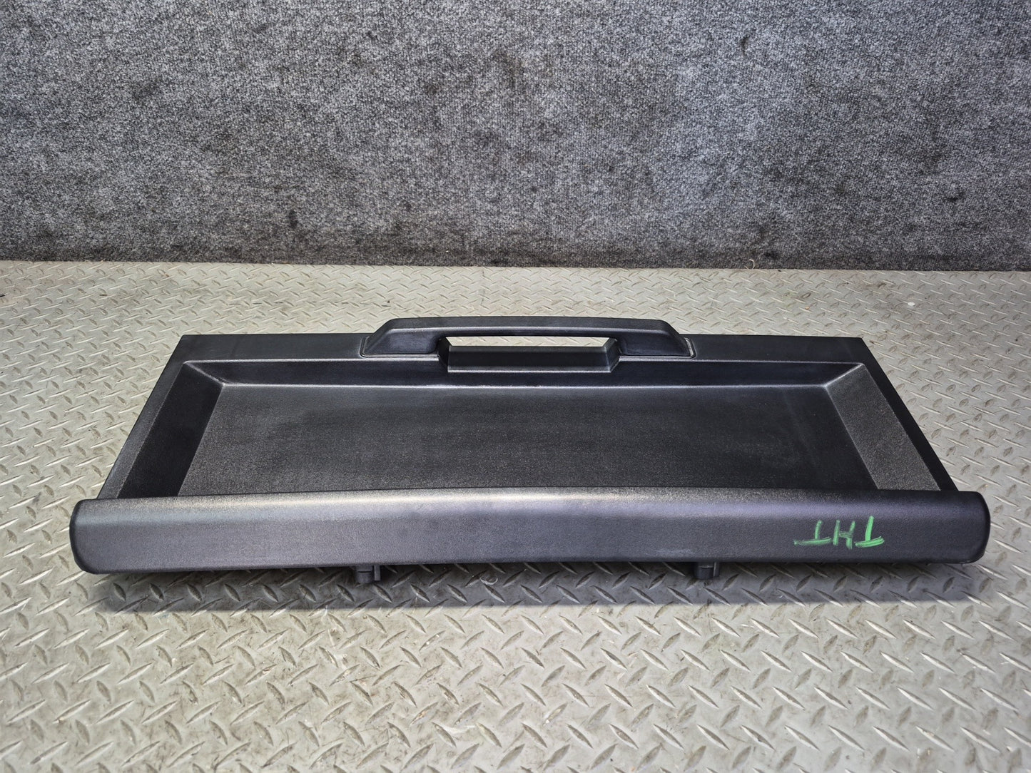 2003-2005 Hummer H2 Rear Trunk Lid Liftgate License Plate Panel w Handle