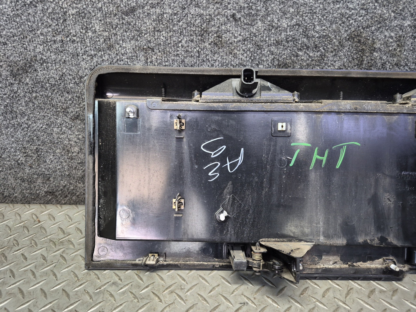 2003-2005 Hummer H2 Rear Trunk Lid Liftgate License Plate Panel w Handle