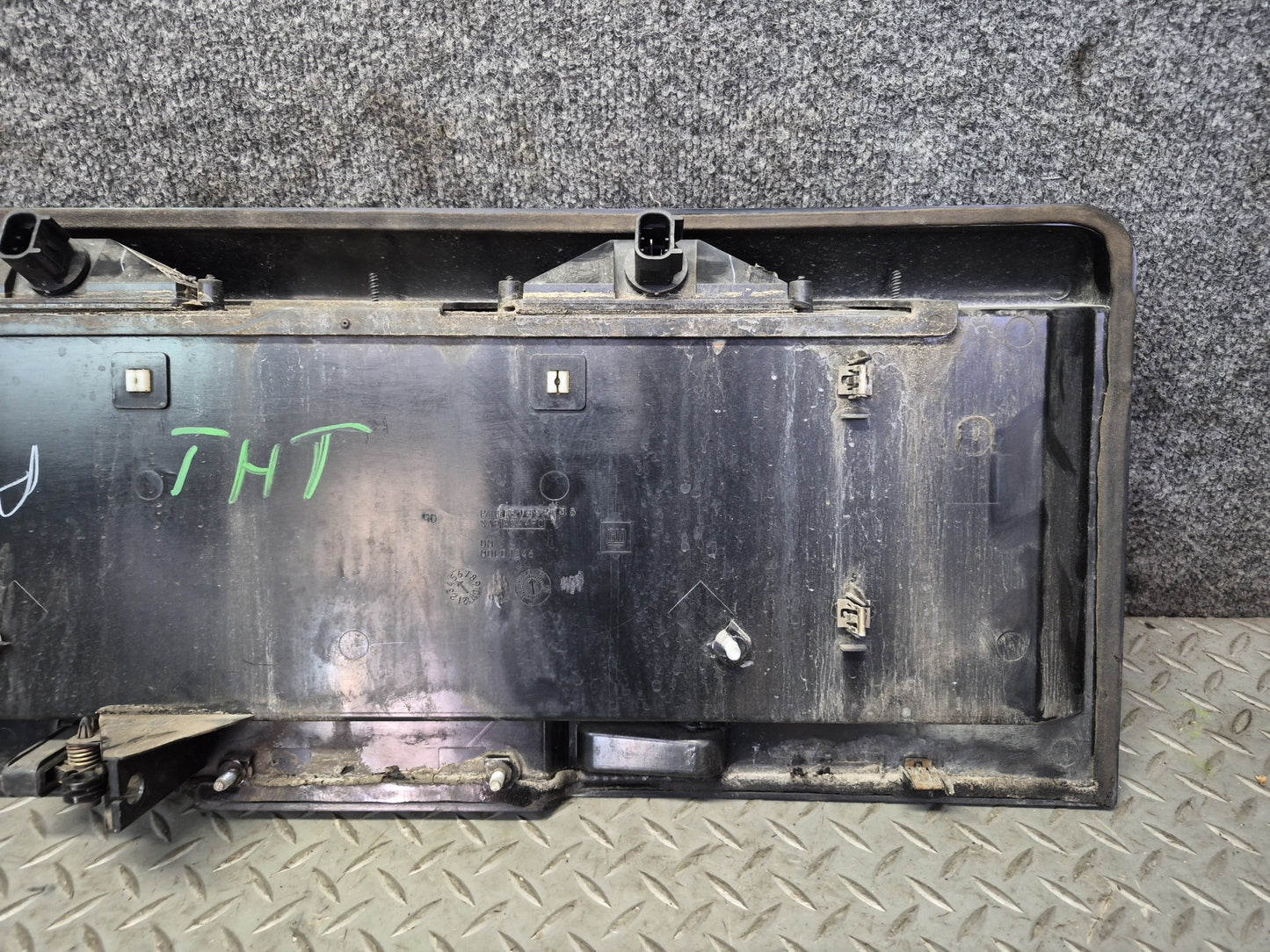 2003-2005 Hummer H2 Rear Trunk Lid Liftgate License Plate Panel w Handle
