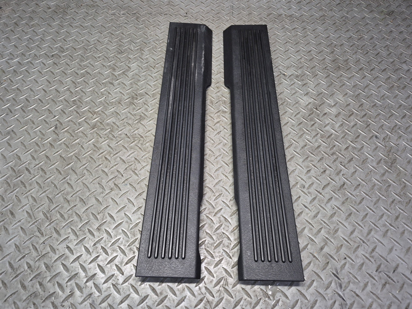 2003-2009 Hummer H2 Front Left & Right Door Scuff Sill Plate Trim Panel Set of 2