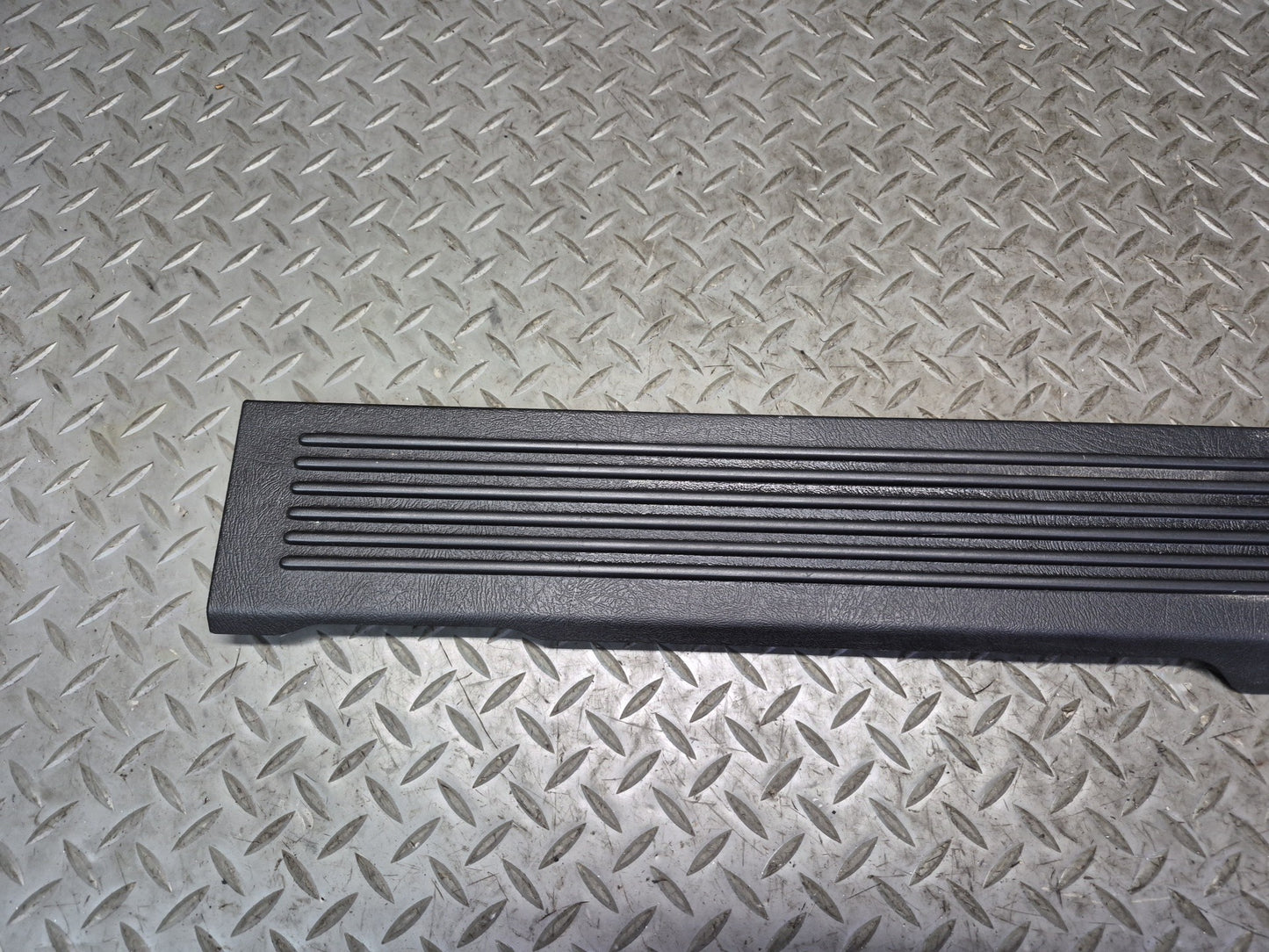2003-2009 Hummer H2 Front Left & Right Door Scuff Sill Plate Trim Panel Set of 2