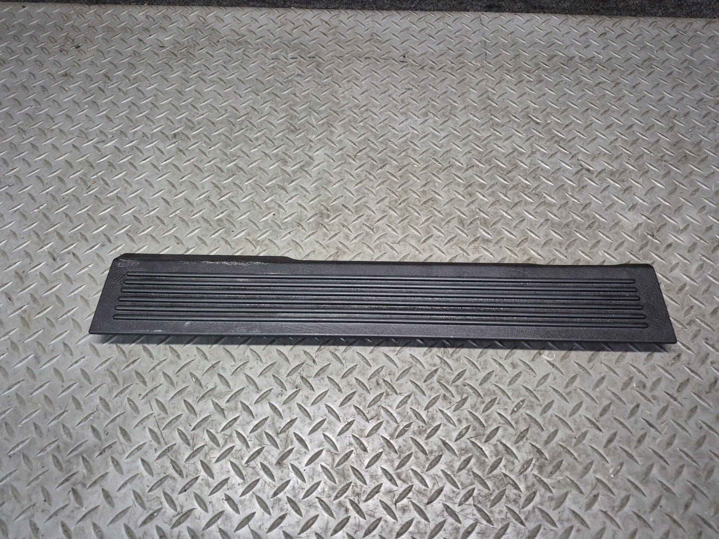 2003-2009 Hummer H2 Front Left & Right Door Scuff Sill Plate Trim Panel Set of 2